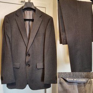 RARE Banana Republic MADE IN CANADA Two Piece Suit